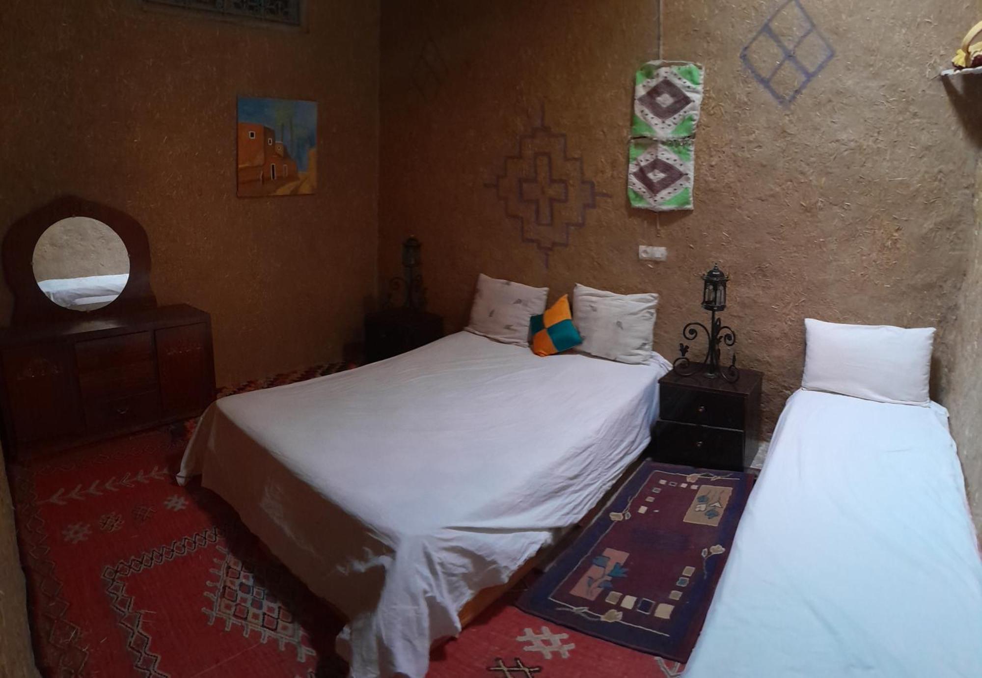 Oasis Travel Panzió Tazouka Szoba fotó